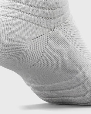 Burned Elite Performance Sock in wit, detailopname van de hiel en de zool - Burned Sports