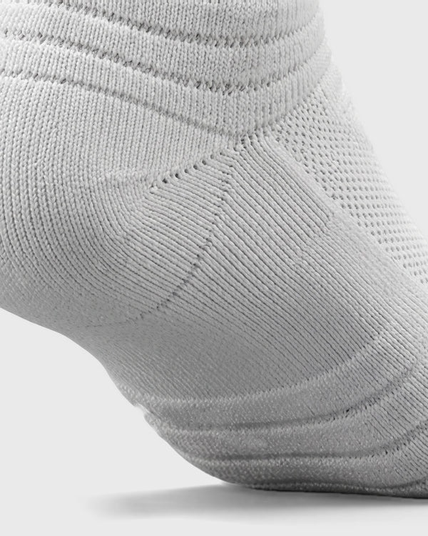 Burned Elite Performance Sock in wit, detailopname van de hiel en de zool - Burned Sports