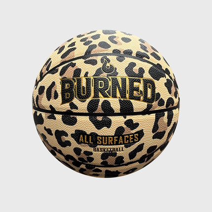 Burned In/Outdoor Basketbal Cheetah Print, maat 7, vrijstaand op grijze achtergrond - Burned Sports