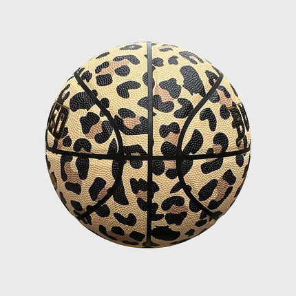 Burned In/Outdoor Basketbal Cheetah Print, maat 7, vrijstaand op grijze achtergrond - Burned Sports