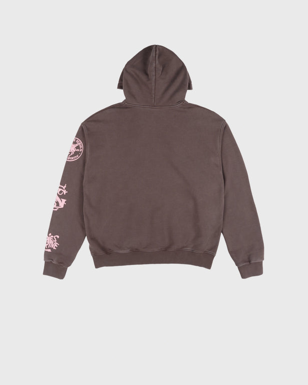 Goodies Sportive Brownie Hoodie bruin, achterkant effen met roze print op de mouw.