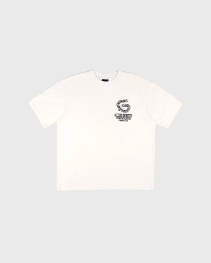 Goodies Sportive Chain Tee wit, vooraanzicht met klein kettinglogo op de borst.