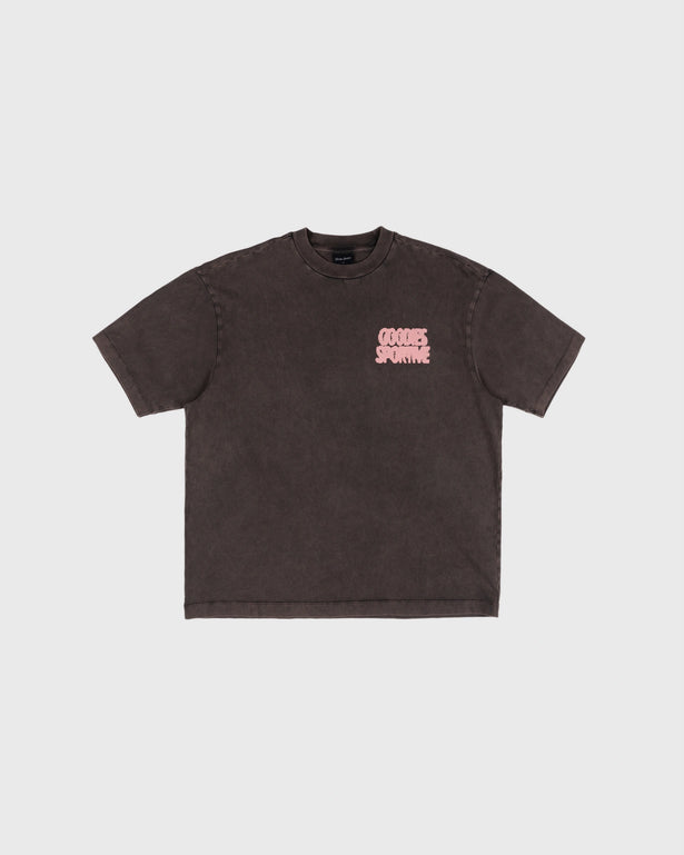 Goodies Sportive Everyday Quartier Tee eggplant, vooraanzicht met klein roze logo op de borst.