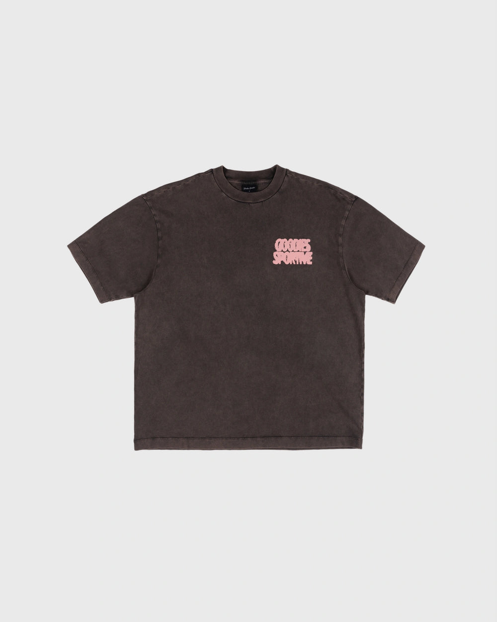 Goodies Sportive Everyday Quartier Tee eggplant, achterkant met roze puffprint All Day Everyday Quartier.