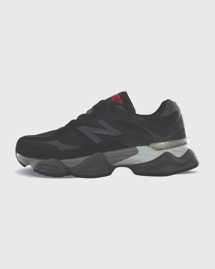 New Balance 9060 Sneaker Zwart Grijs &nbsp;(GS) Linkeraanzicht logo
