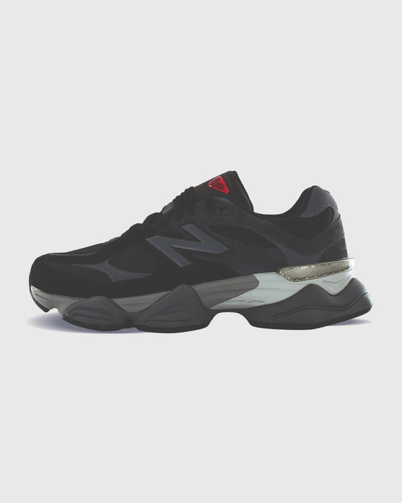 New Balance 9060 Sneaker Zwart Grijs &nbsp;(GS) Linkeraanzicht logo