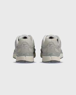 Nike P-6000 SE Sneaker Light Smoke Grey achteraanzicht