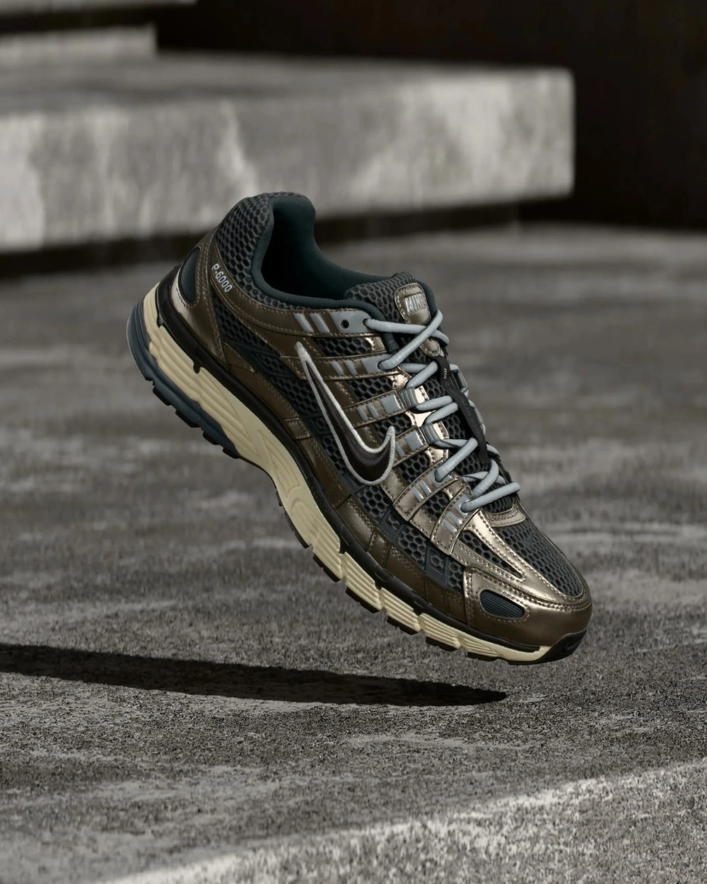 Nike P-6000 SE Sneaker Anthracite links