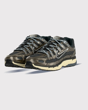 Nike P-6000 SE Sneaker Anthracite zijaanzicht