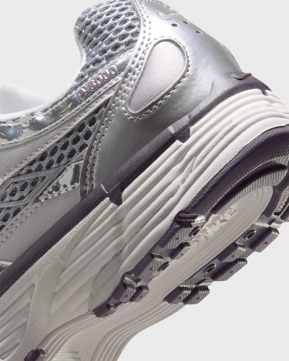 Nike P-6000 Sneaker Vast Grey/Metallic Silver/Dark Raisin