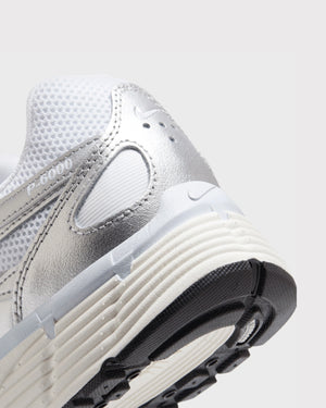 Nike P-6000 Sneaker Wit / Zilver cu