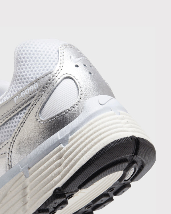 Nike P-6000 Sneaker Wit / Zilver cu