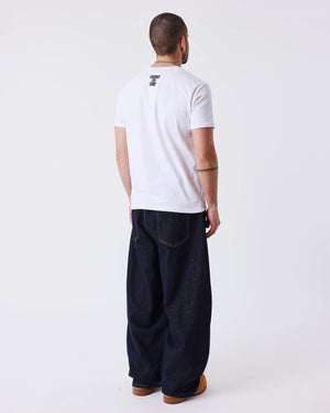 Project X Paris Essentials Baggy Jeans Denimblauw, gedragen door een model, opname 2.