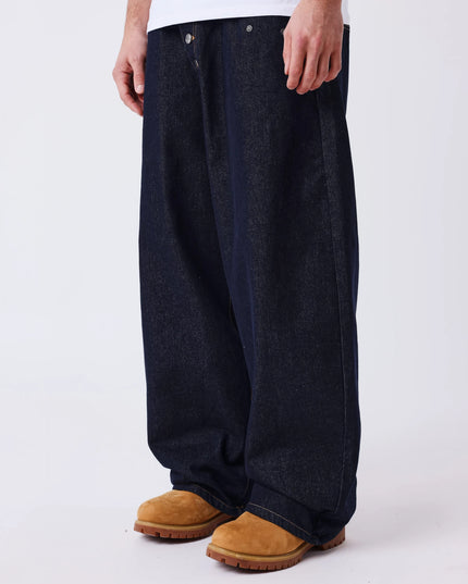 Project X Paris Essentials Baggy Jeans Denimblauw, gedragen door een model, opname 3.