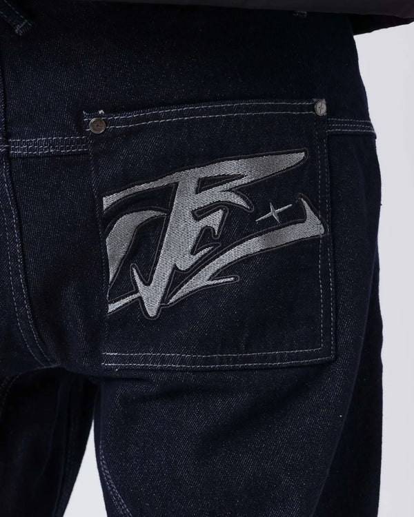 Project X Paris Tag Stiksel Jeans, detailopname geborduurd tag-logo op de achterzak.