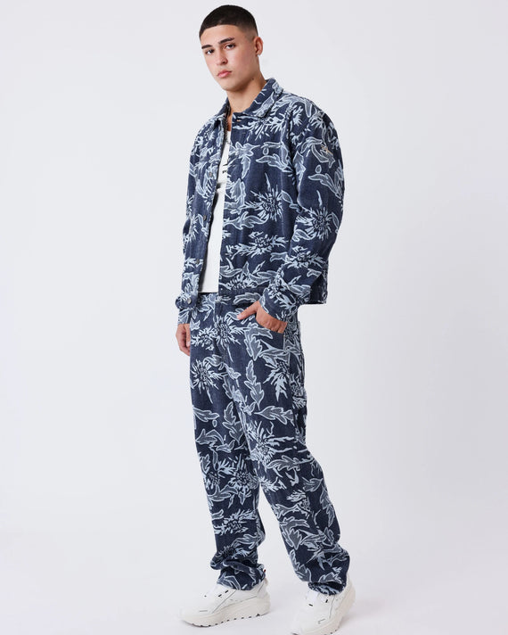 Project X Paris Jacquard Bloemen Jeans, gedragen met bijpassend jack, volledige lengte.
