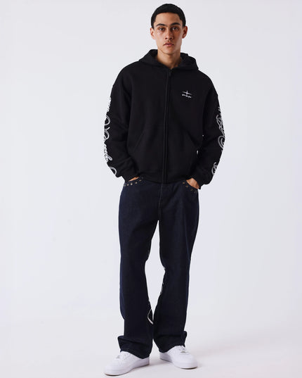 Project X Paris Zip Hoodie Zwart, gedragen door een model.
