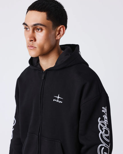 Project X Paris Zip Hoodie Zwart, gedragen door een model, opname 4.