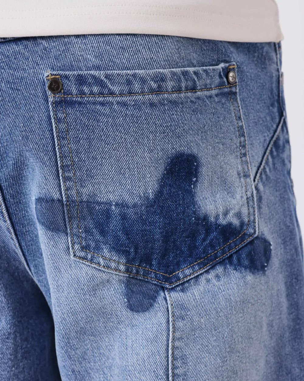 Project X Paris Mountain Jeans Lichte Wassing Denim, gedragen door een model, opname 3.