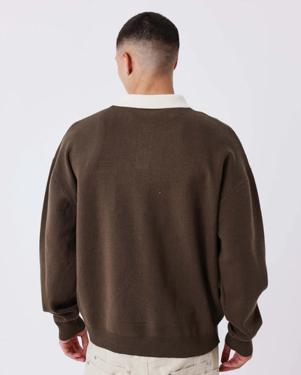 Project X Paris Matchday Gebreide Polo Bruin, gedragen door een model, opname 2.