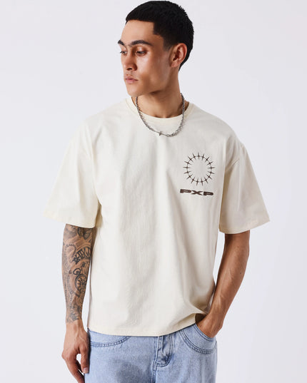 Project X Paris Downtown T-Shirt Crème, gedragen door een model, opname 2.