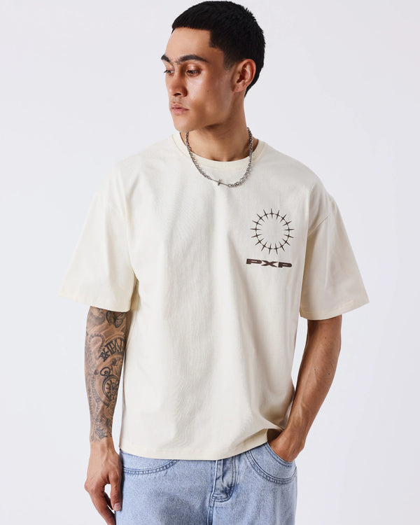 Project X Paris Downtown T-Shirt Crème, gedragen door een model, opname 2.