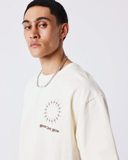Project X Paris Downtown T-Shirt Crème, gedragen door een model, opname 4.