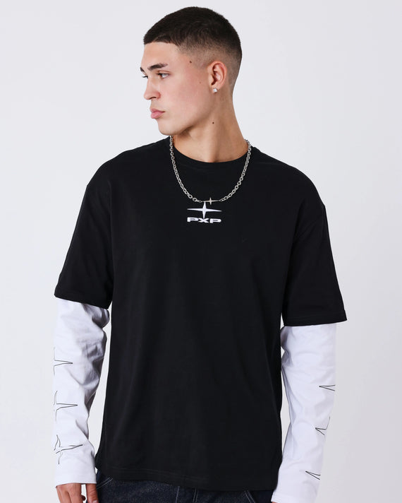 Project X Paris Layering T-Shirt Zwart met Wit, gedragen door een model.