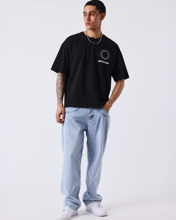 Project X Paris Downtown T-Shirt Zwart, gedragen door een model.