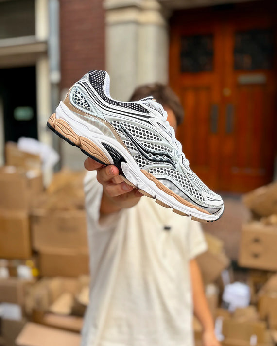 Saucony PROGRID OMNI 9 Light Grey White