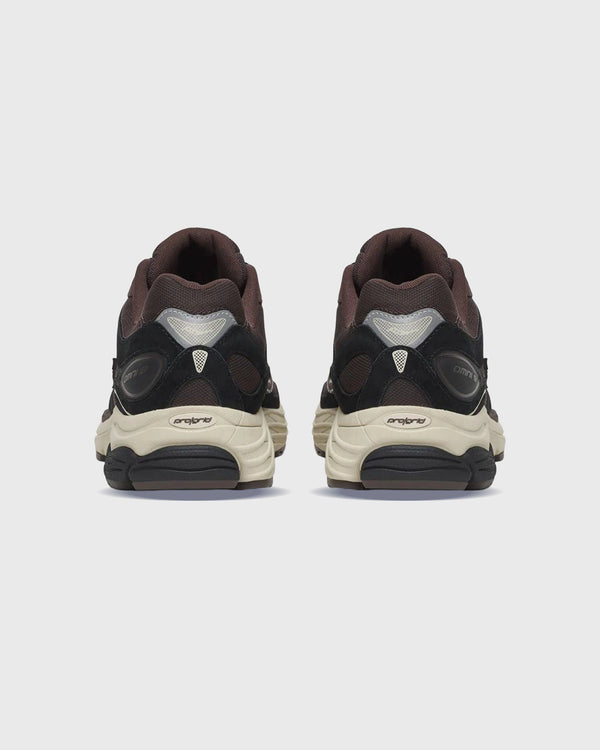 Saucony ProGrid Omni 9 Sneaker Bruin / Zwart achteraanzicht 
