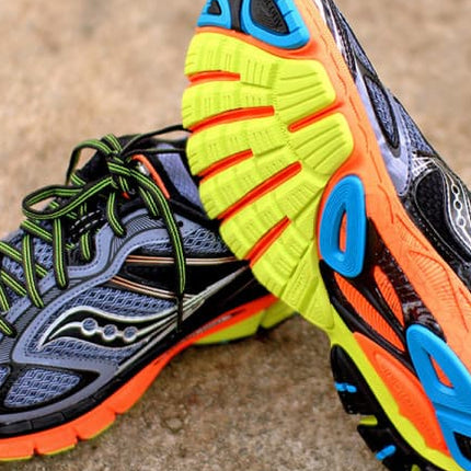 sauconyguide7grijsmultikleur_paar_en_zool_1