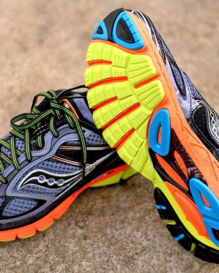 sauconyguide7grijsmultikleur_paar_en_zool_1