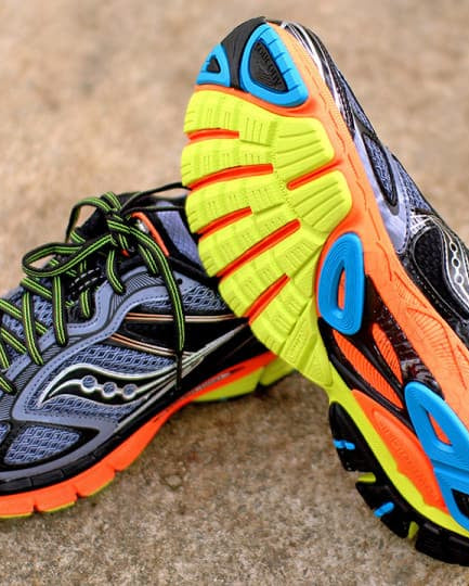 sauconyguide7grijsmultikleur_paar_en_zool_1
