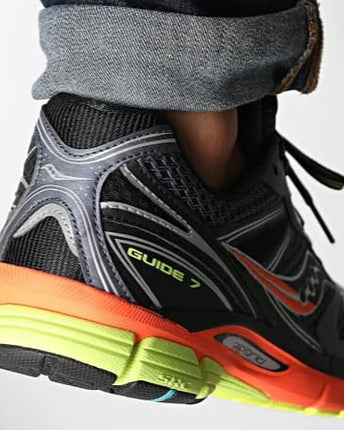 sauconyprogrid_guide7_grijsmultikleur