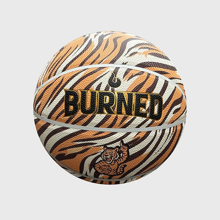 Burned In/Outdoor Basketbal Tiger, maat 7, vrijstaand op grijze achtergrond - Burned Sports