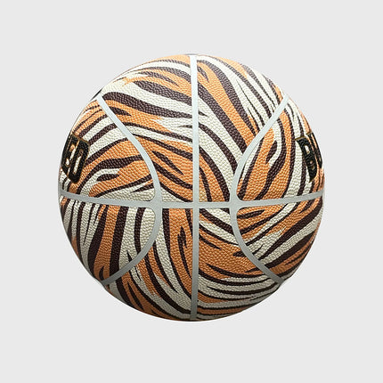 Burned In/Outdoor Basketbal Tiger, maat 7, vrijstaand op grijze achtergrond - Burned Sports