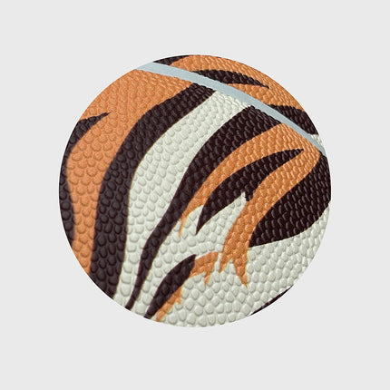 Burned In/Outdoor Basketbal Tiger, maat 7, vrijstaand op grijze achtergrond - Burned Sports