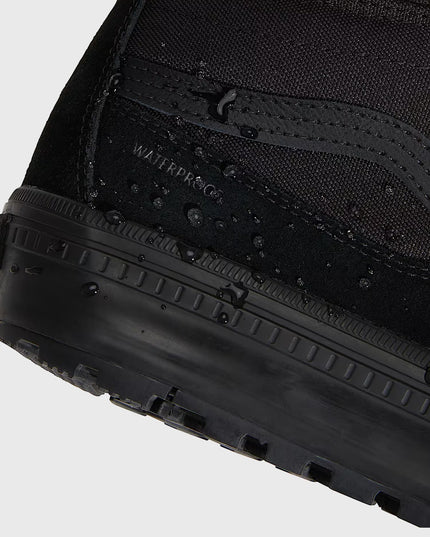 Vans Sk8-HI Waterproof Insulated Zwart Close up achterkant en logo