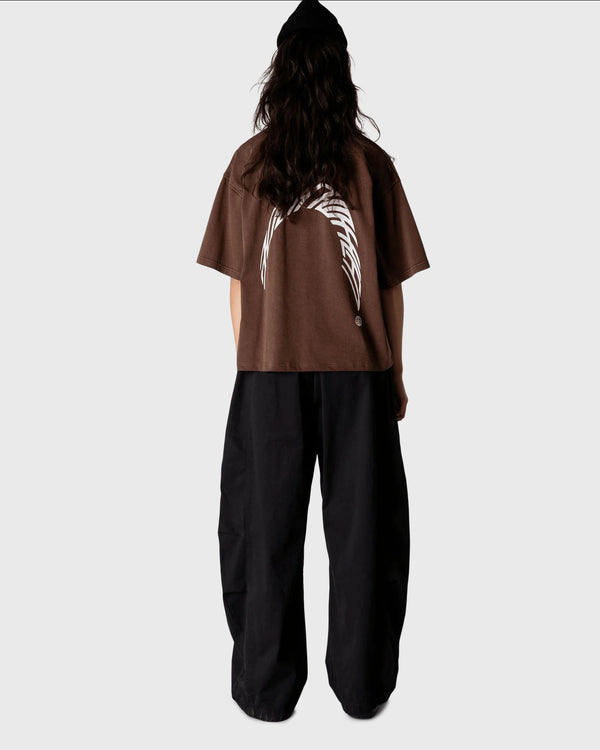 Woodbird Juno Warp Acid T-shirt bruin, gedragen ten voeten uit achterkant